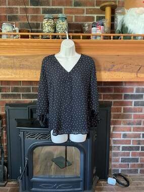 Express Black and White Dotted V-Neck 3/4 Roll-Tab Sleeve Blouse